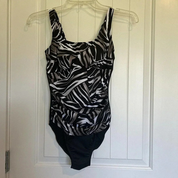 Trimshaper Size 6 animal print One Piece Swimsuit Top Built In Padded Bra EUC - Picture 5 of 12
